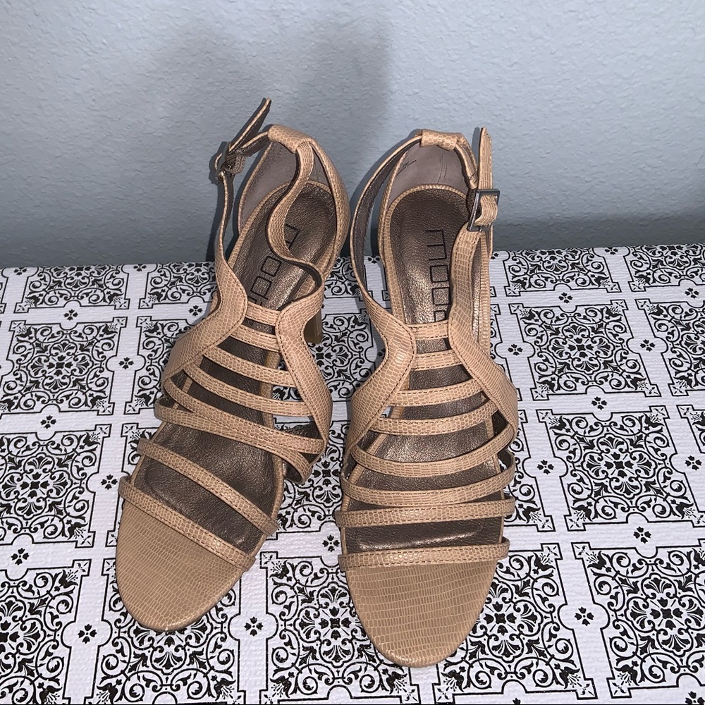 Moda Strappy Heels - Picture 2 of 3